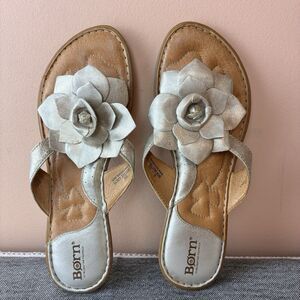 Women’s Born Metallic Leather Floral Thong Sandals Size 39 US 8